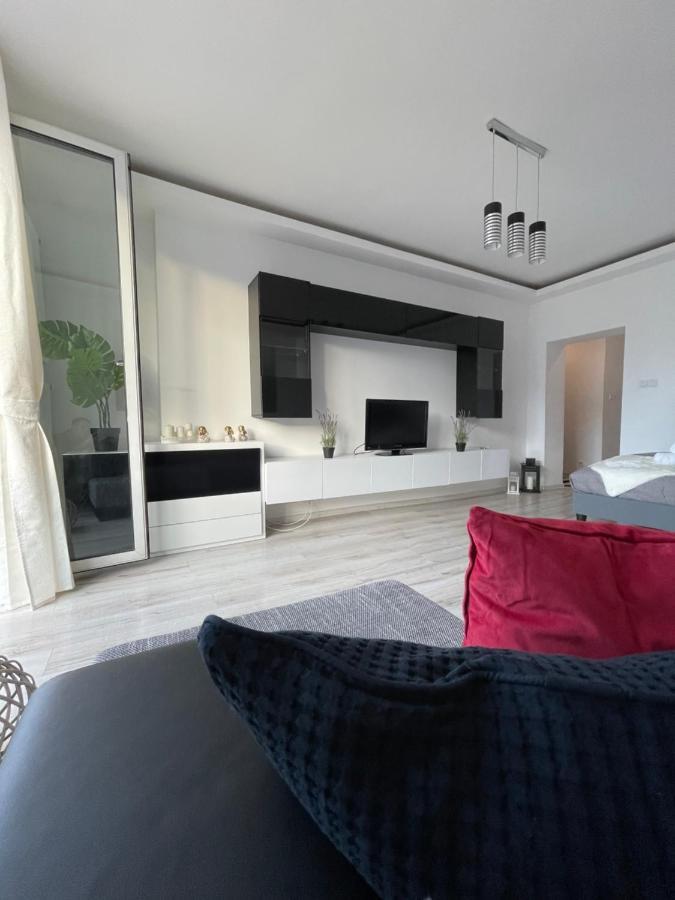 Aleje Jerozolimskie: With Free Parking Apartment *