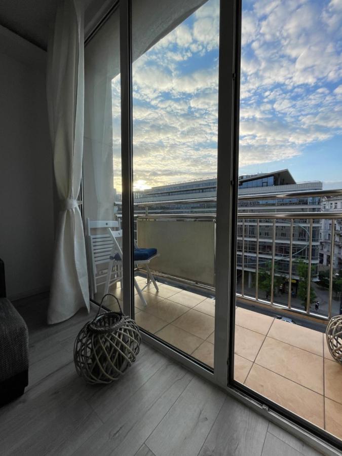 Apartment Aleje Jerozolimskie 11 19 - Darmowy Parking - Free Parking - 1km Do Dworca Centralnego, 850m Stacja Metra Nowy Swiat *
