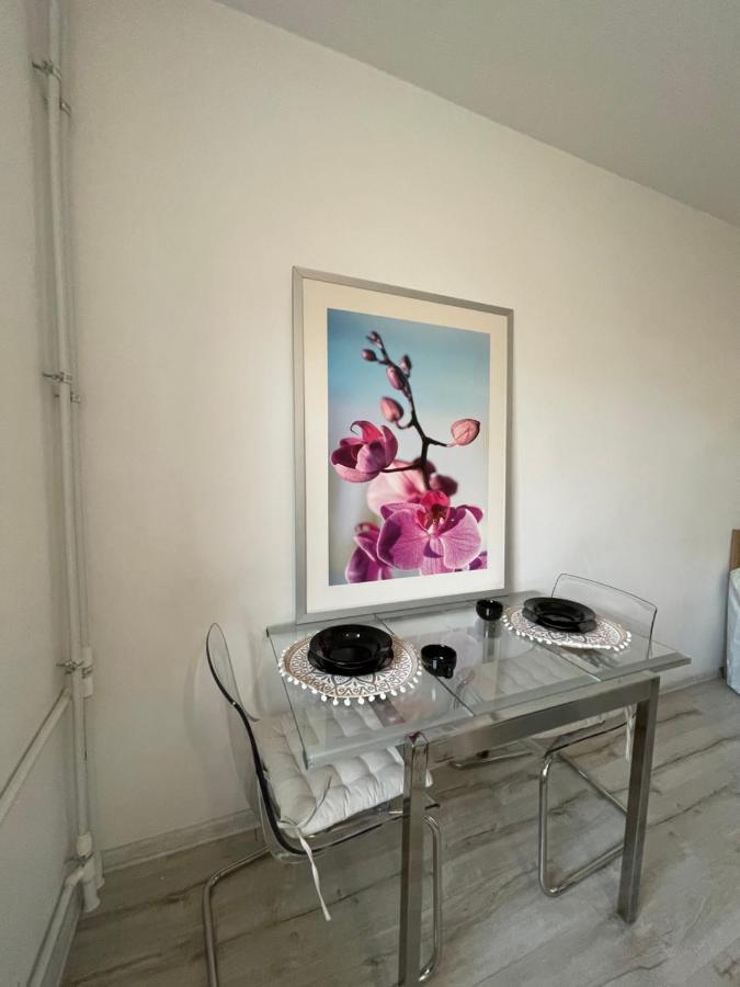 Aleje Jerozolimskie: With Free Parking Apartment